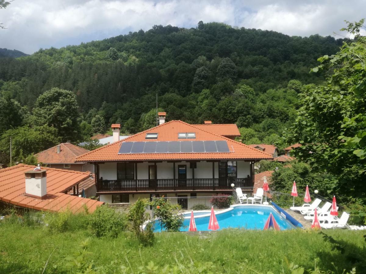Family Hotel Chiflik Hills Exterior foto